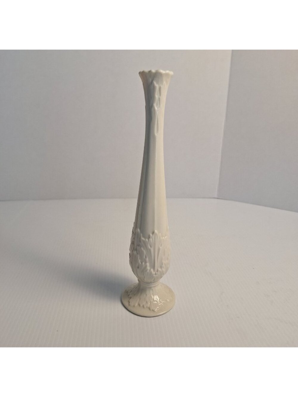 LENOX IVORY PORCELAIN FLORENTINE COLLECTION VINTAGE EMBOSSED BUD VASE 10.5"